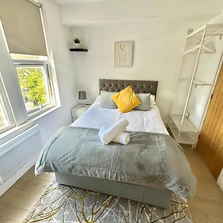 Cosy En-Suite Room In Stratford 런던 외부 사진