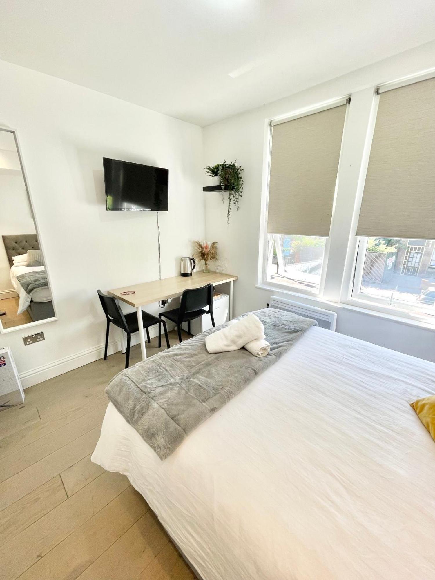 Cosy En-Suite Room In Stratford 런던 외부 사진