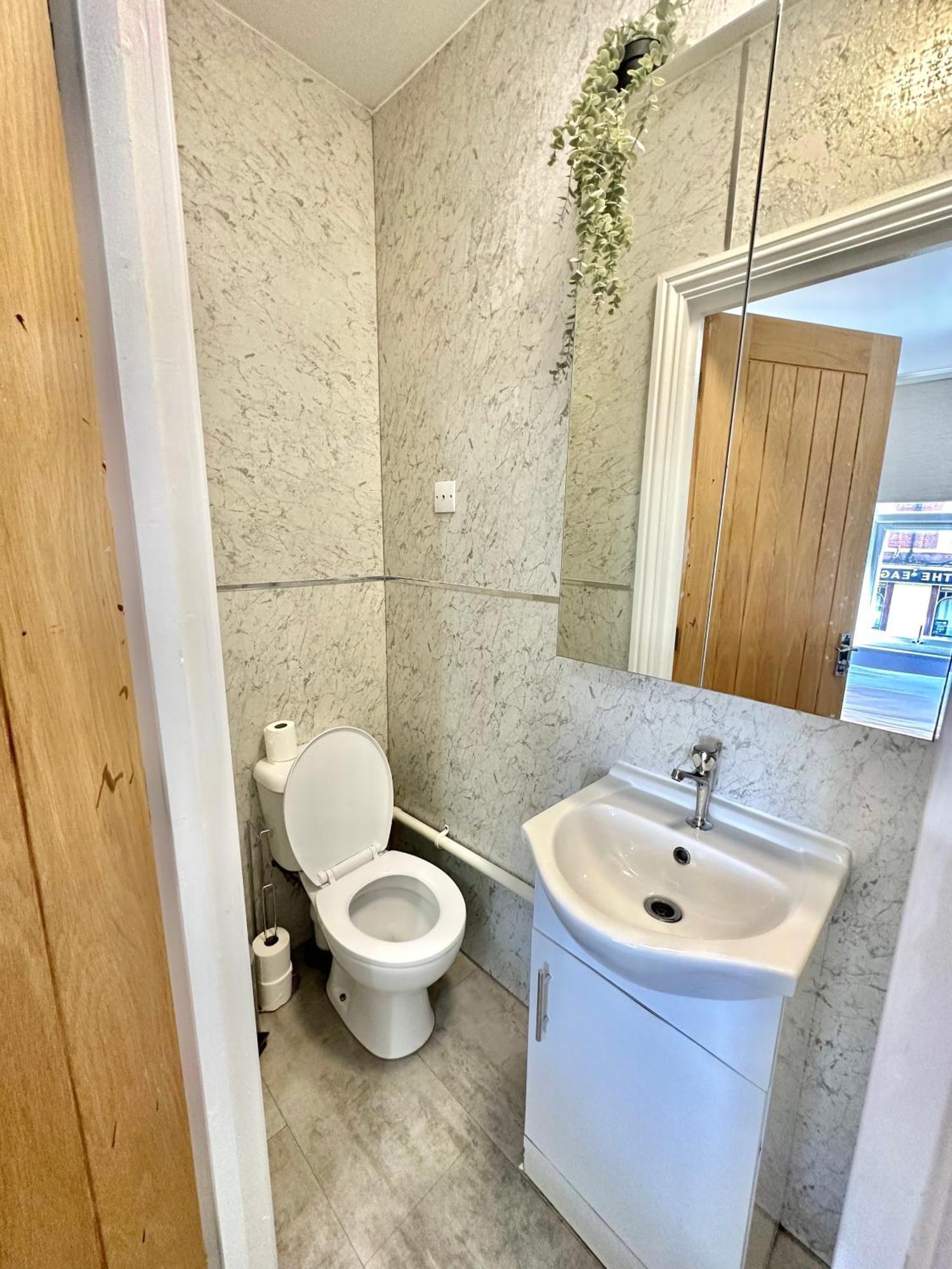 Cosy En-Suite Room In Stratford 런던 외부 사진