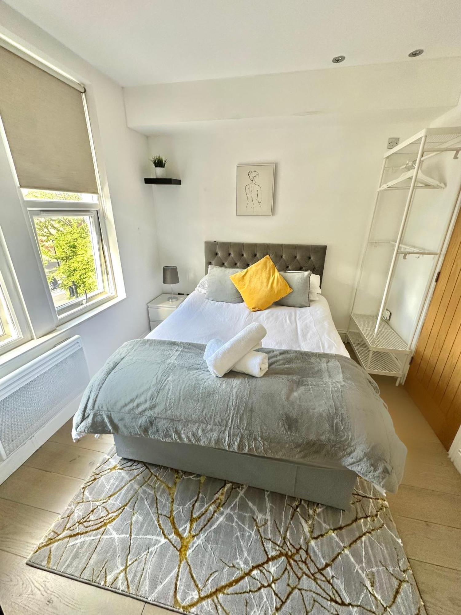 Cosy En-Suite Room In Stratford 런던 외부 사진