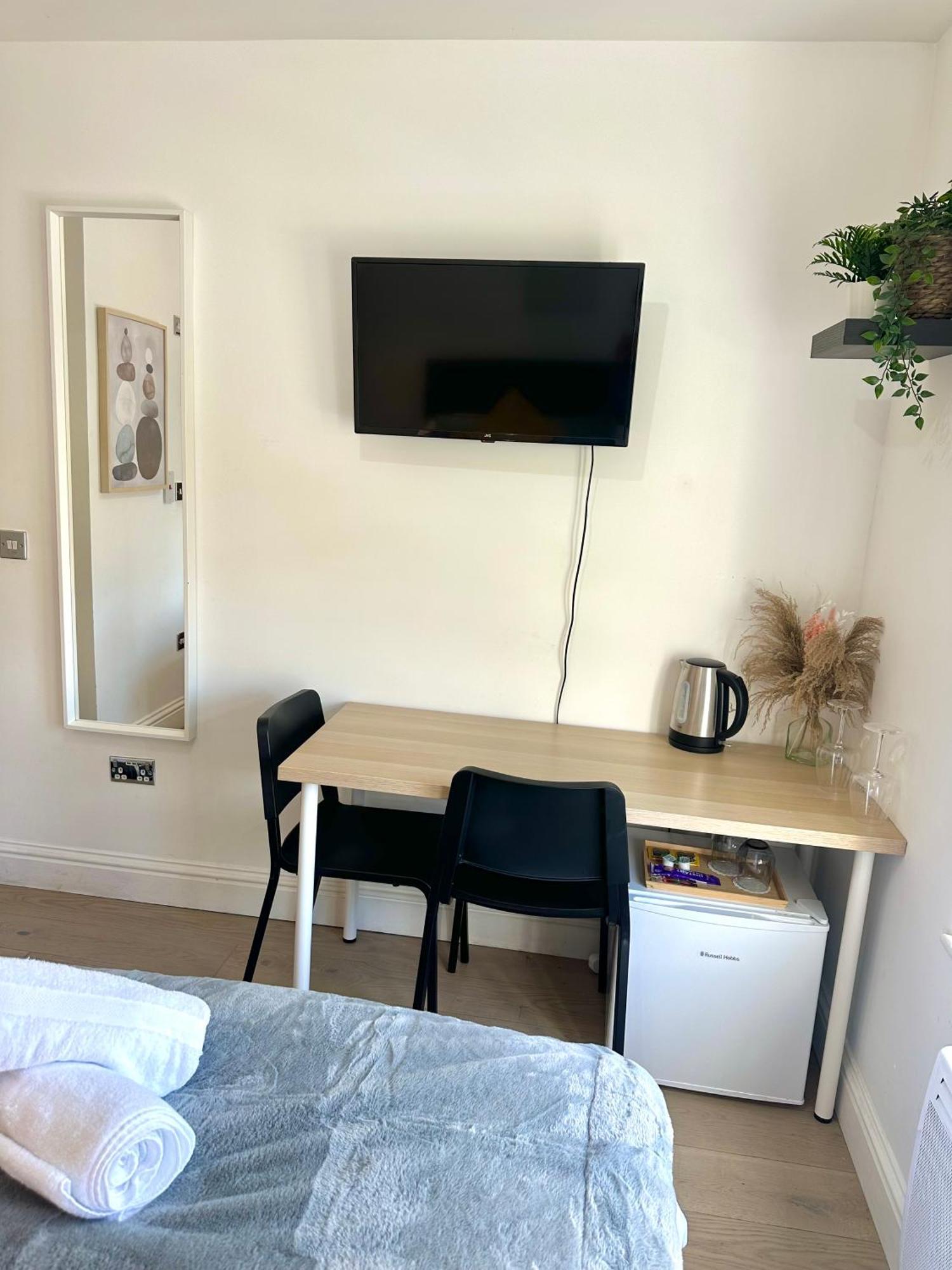 Cosy En-Suite Room In Stratford 런던 외부 사진