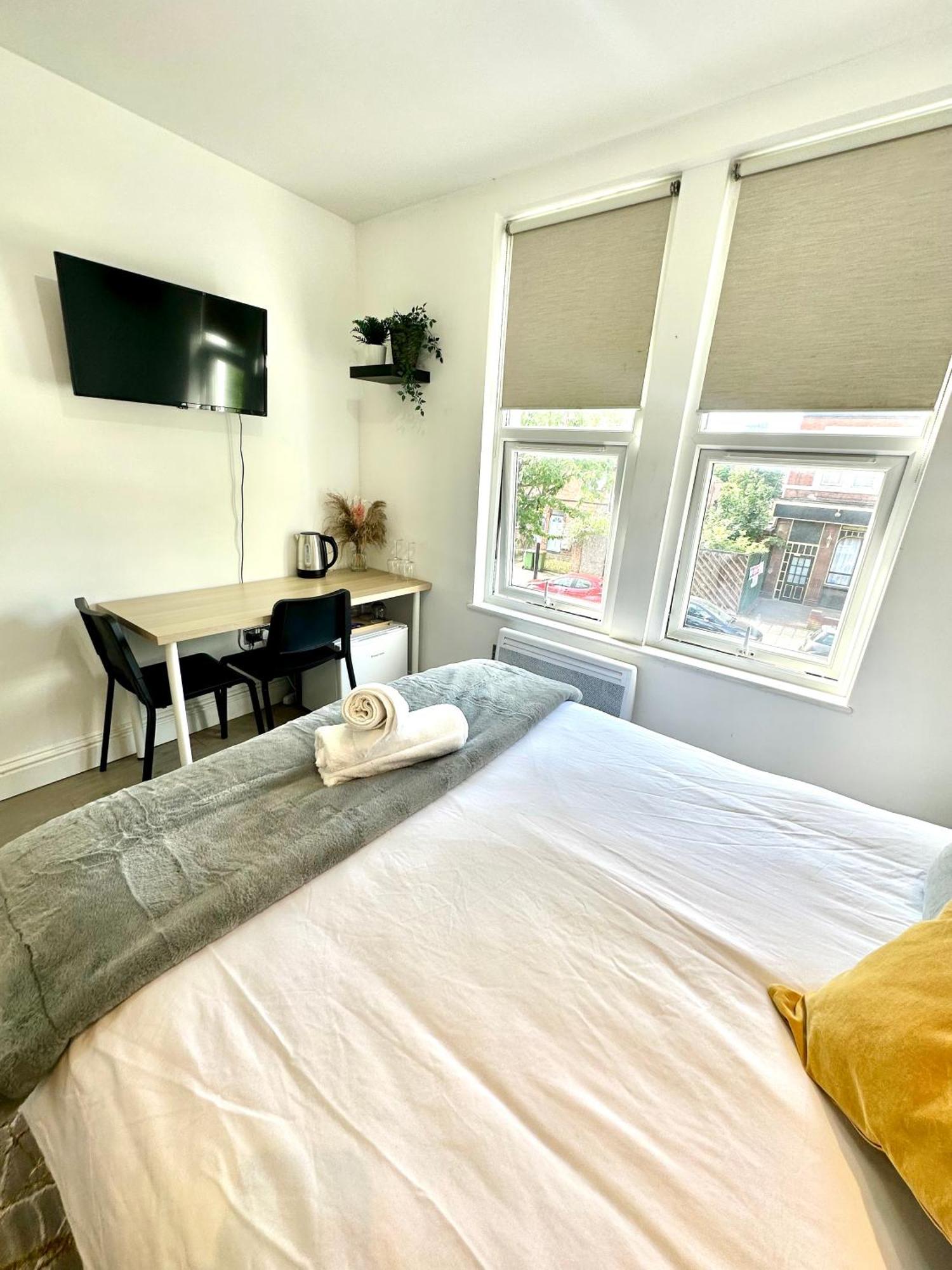 Cosy En-Suite Room In Stratford 런던 외부 사진