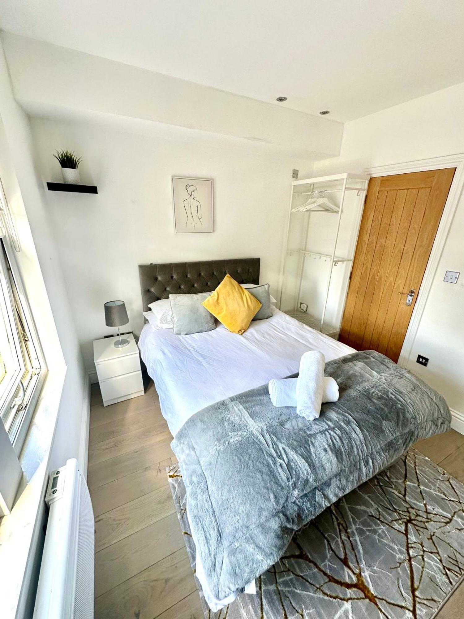 Cosy En-Suite Room In Stratford 런던 외부 사진